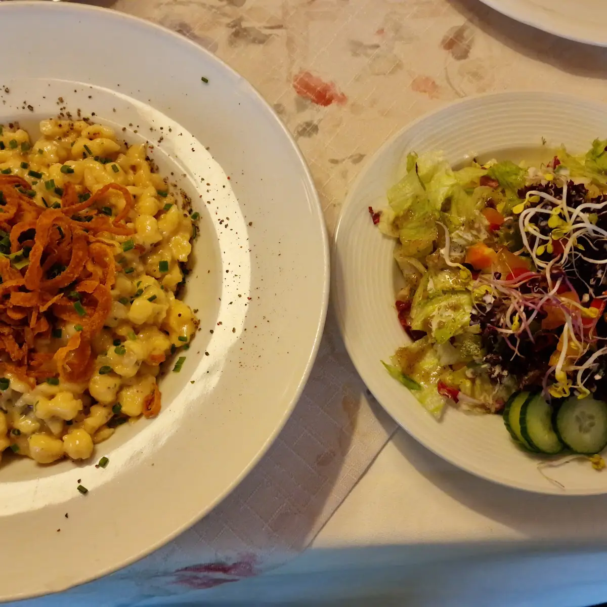 Käsespätzle Mit Salat
