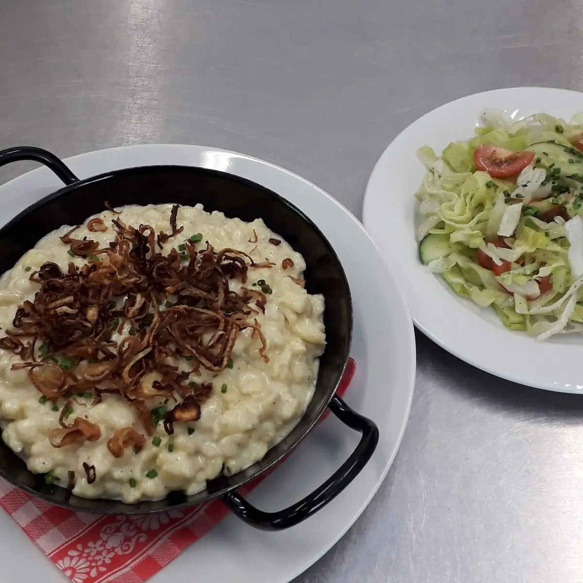 Käsespätzle Mit Salat