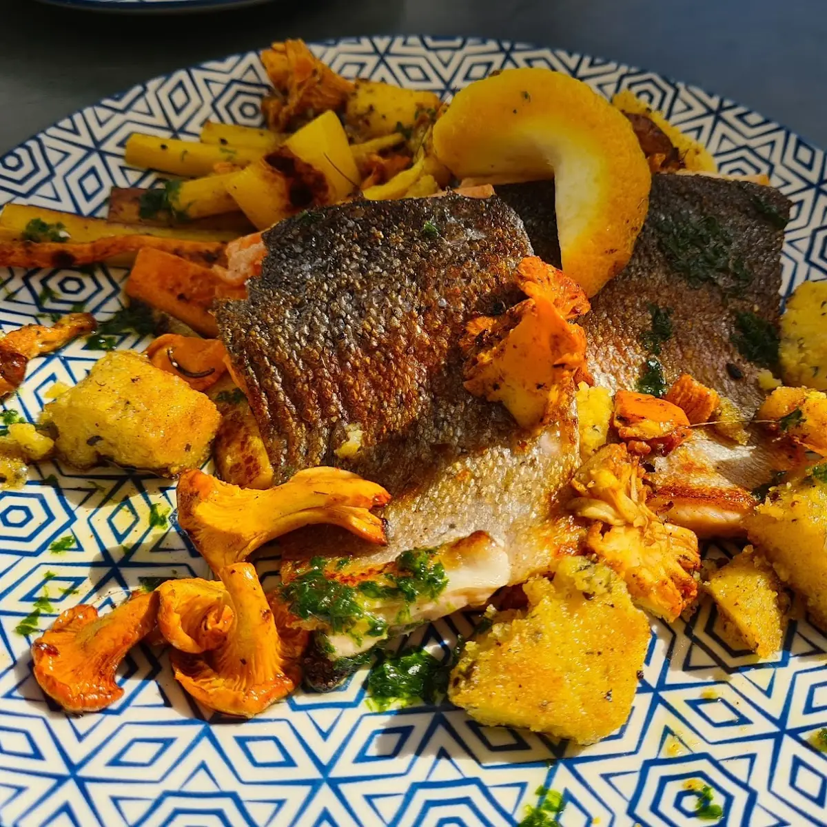 Lachsforelle Mit Kürbispolenta Und Eierschwammerl