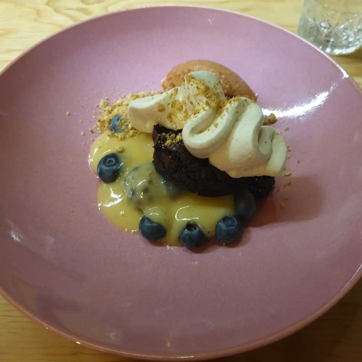 Schockoküchlein Mit Sorbet Und Beeren