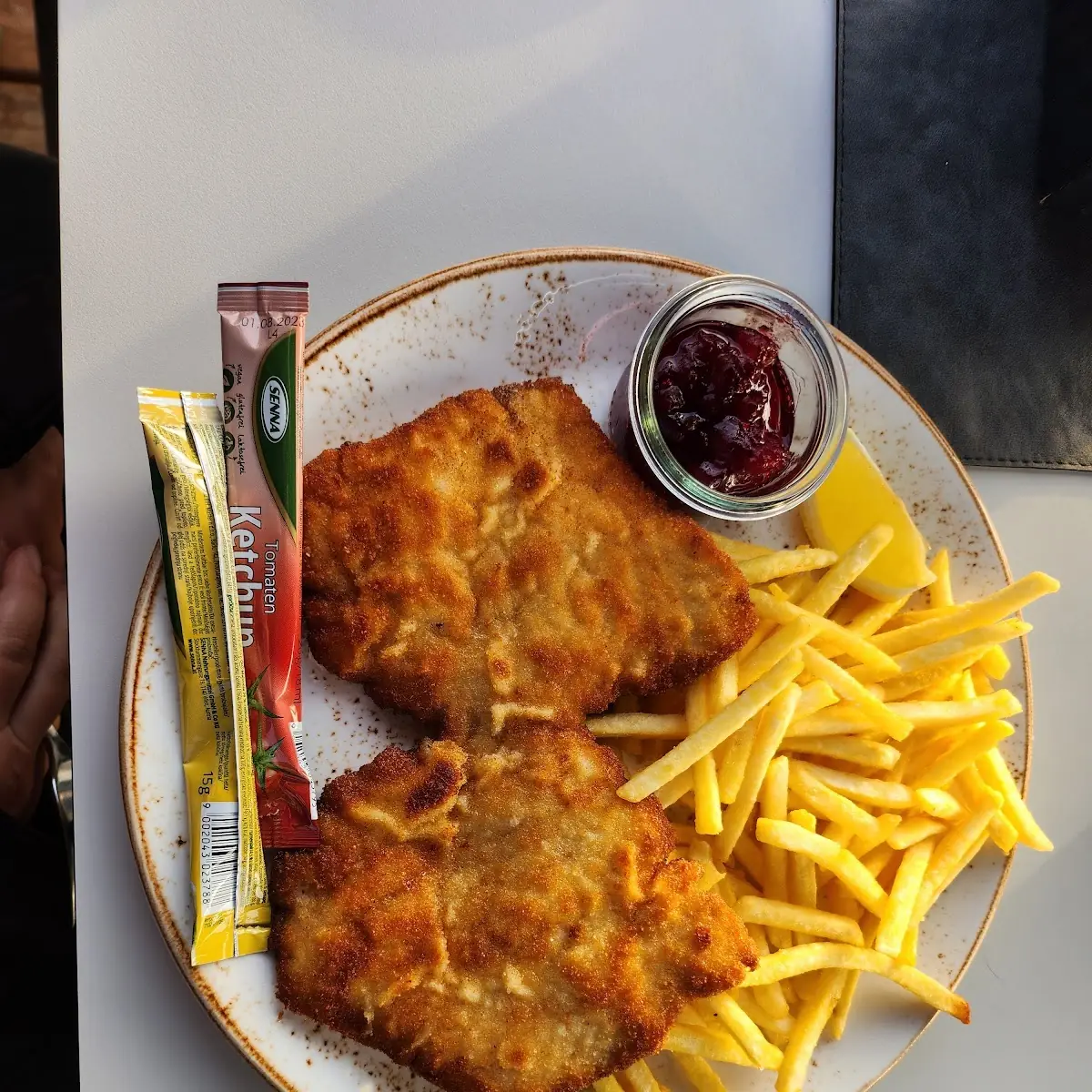 Wienerschnitzel Mit Pommes