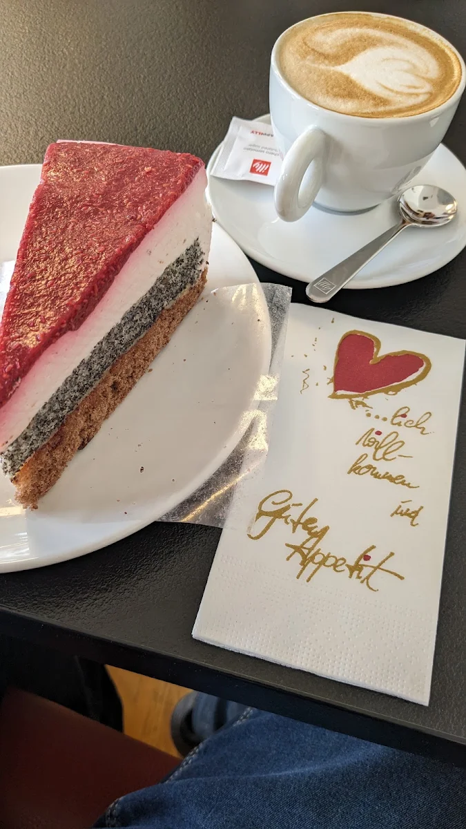 Ein Stück Schneewittchen Kuchen Mit