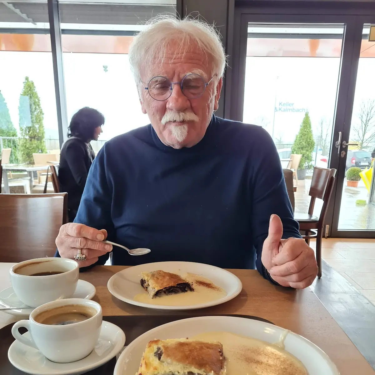 Warmer Mphn Birnen Strudel Mit Vanillesauce