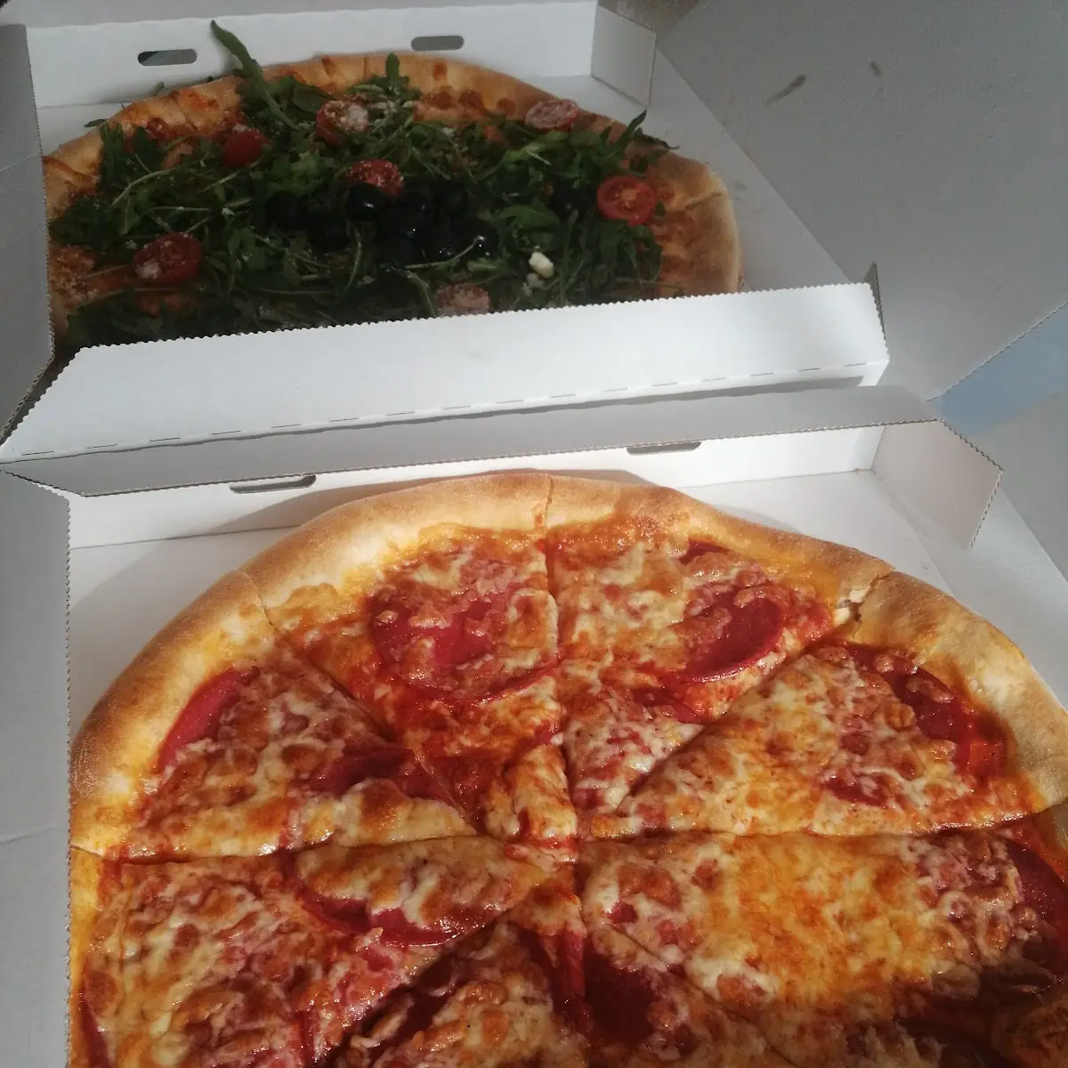 Salami Pizza