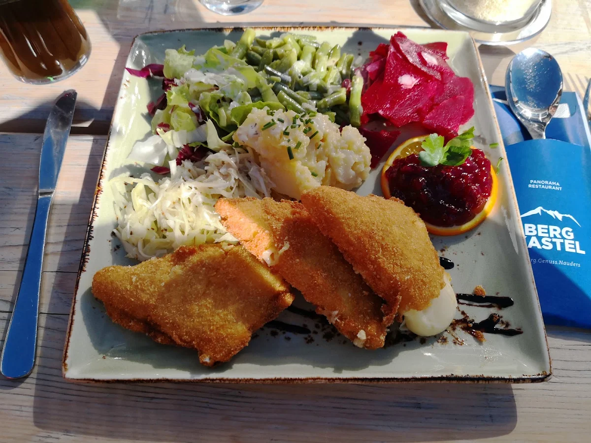 Gebackener Camembert Mit Salatteller
