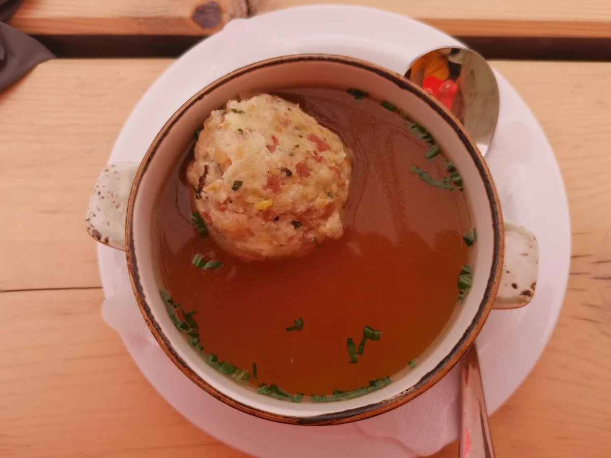 Speckknödel-suppe