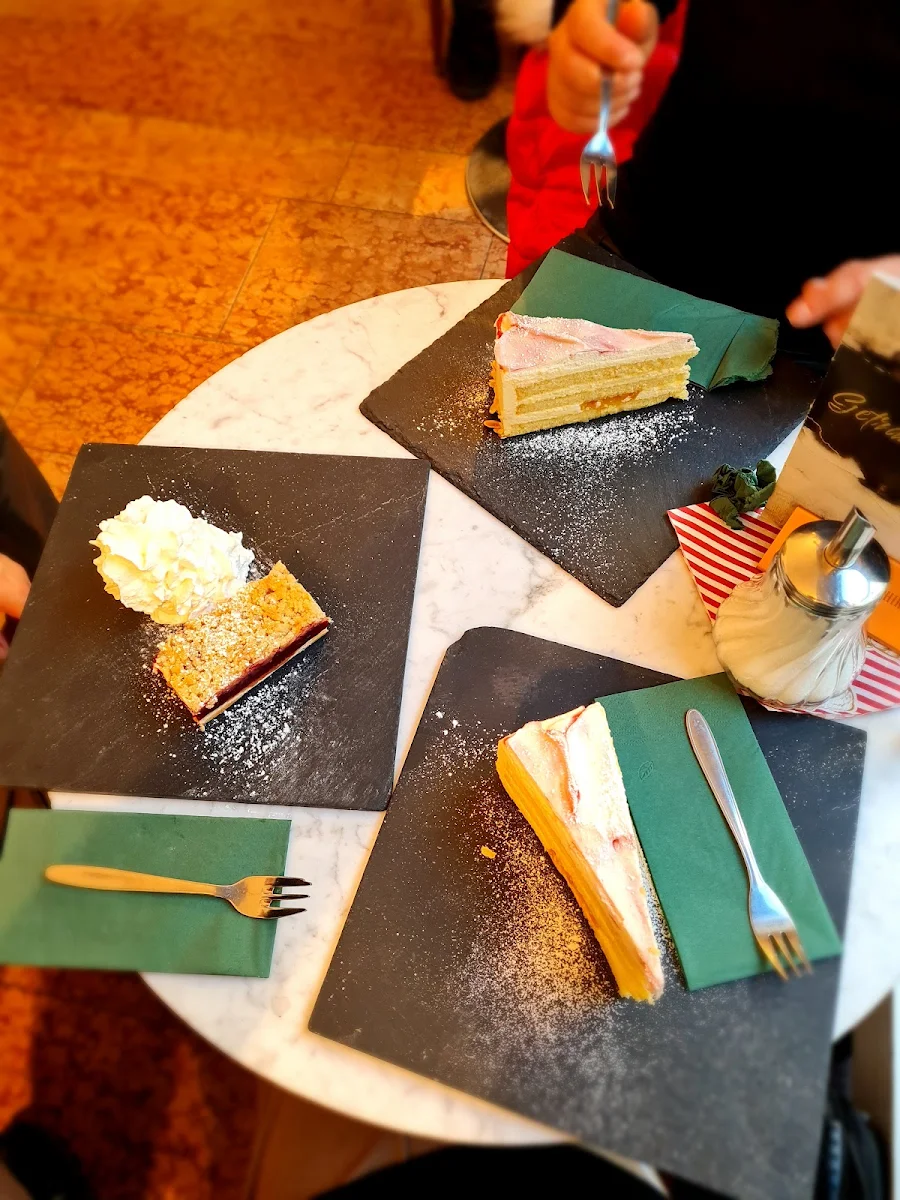 Kirschstreusel Mit Schlagobers