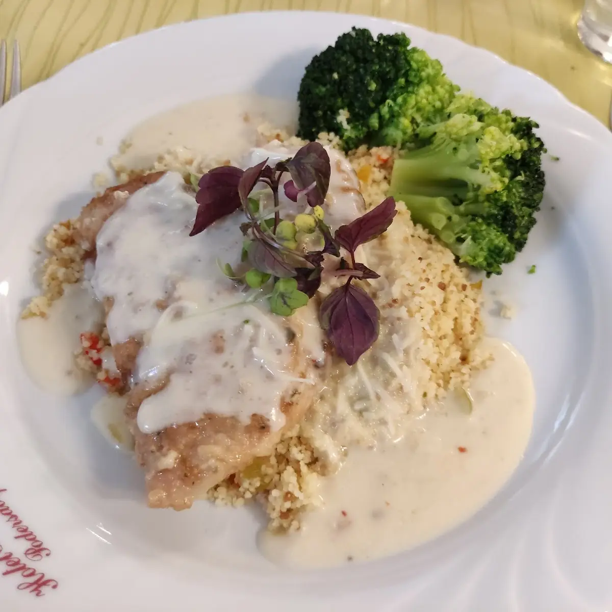 Weinhauersteak Mit Safranreis Und Broccoli