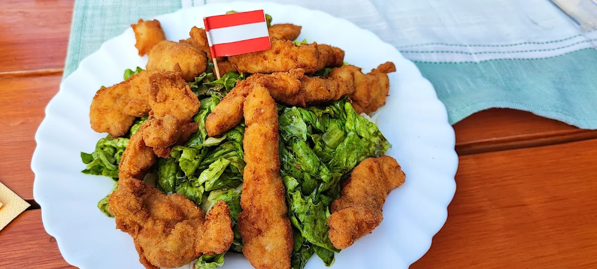 Salat Mit Gebackenem Schnitzel