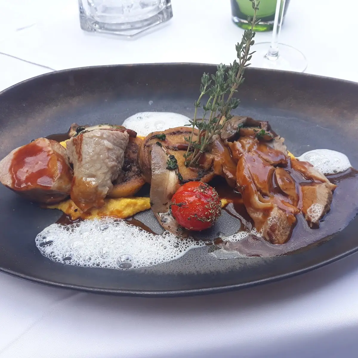 Duett Vom Kalb Steinpilzroulade Maiscreme Trüffelschaum