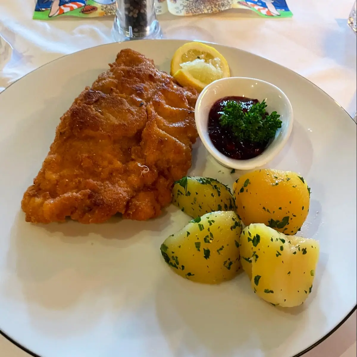 Wiener Schnitzel Mit Petersielen Karoffeln