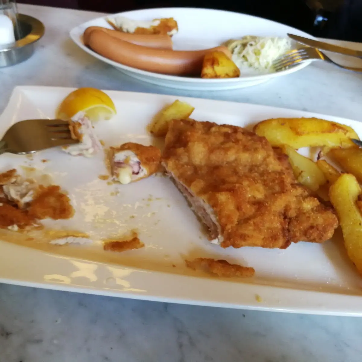 Cordon Bleu Garniert Mit Bratkartoffeln