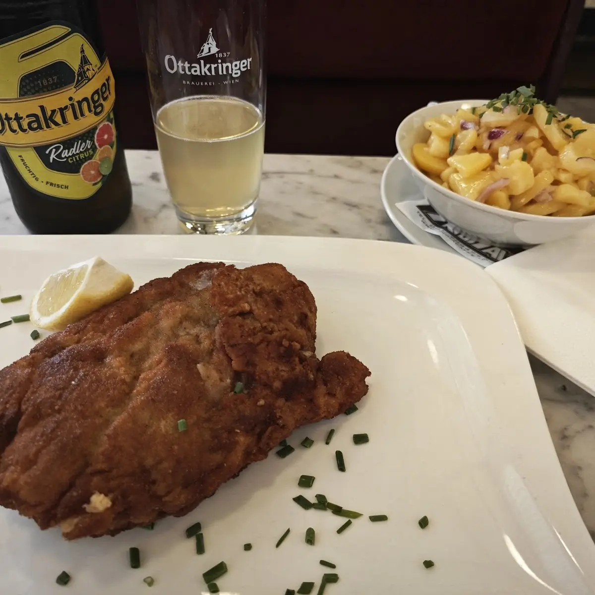 Cordon Bleu Vom Kalbfleisch Mit Hausgemachten Kartoffelsalat