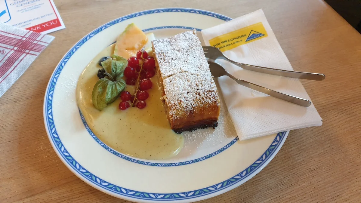 Apfelstrudel Mit Vanillesauce