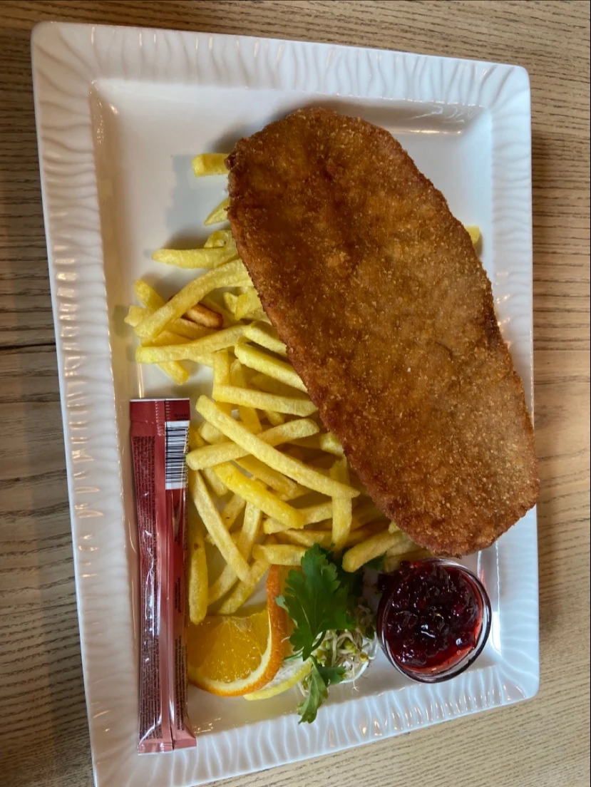 Schnitzel Mit Pommes Frites