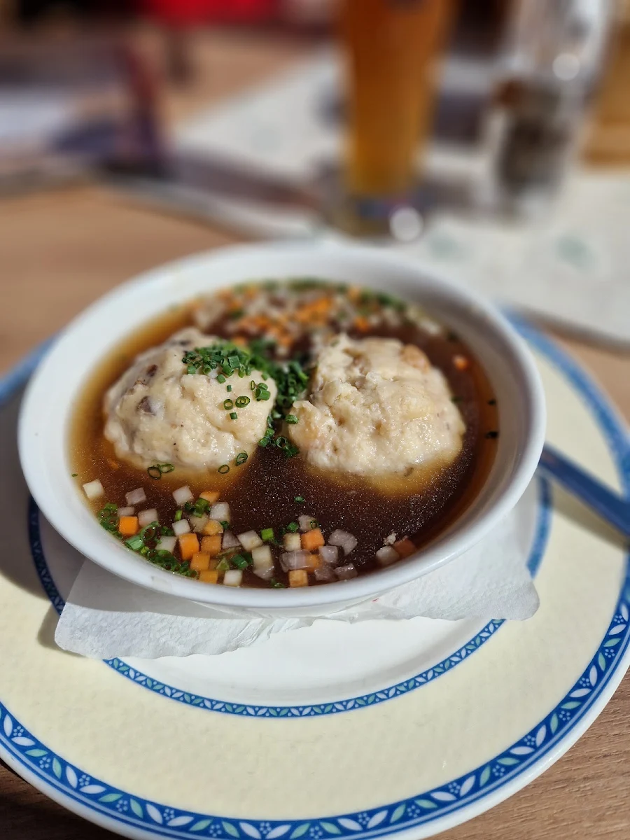 Speckknödel-suppe