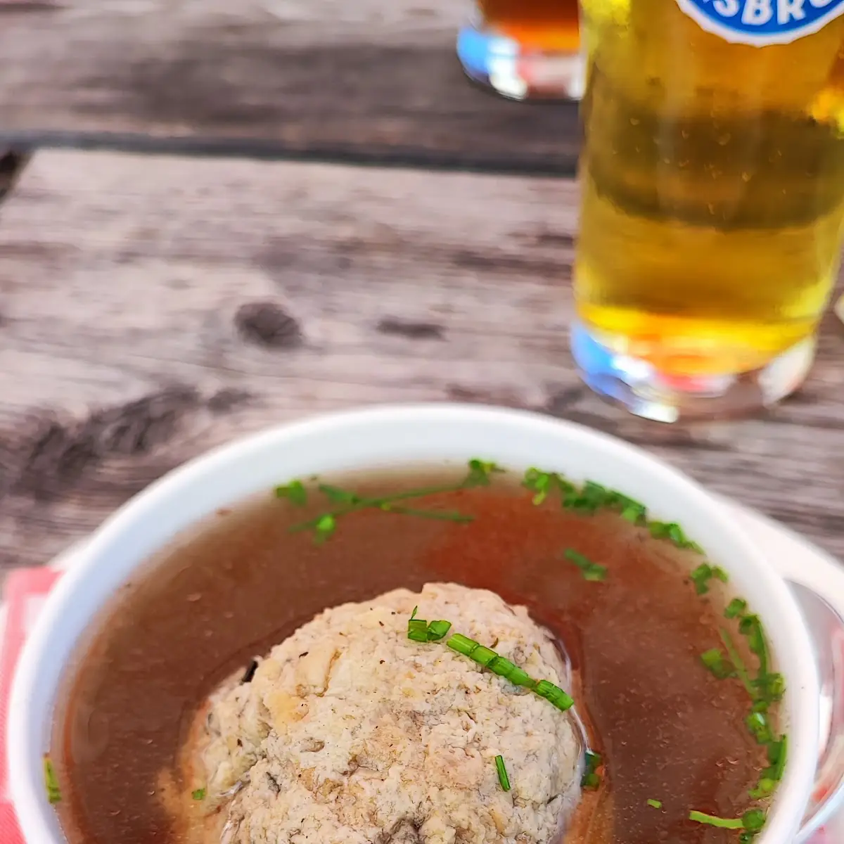 Leberknödelsuppe