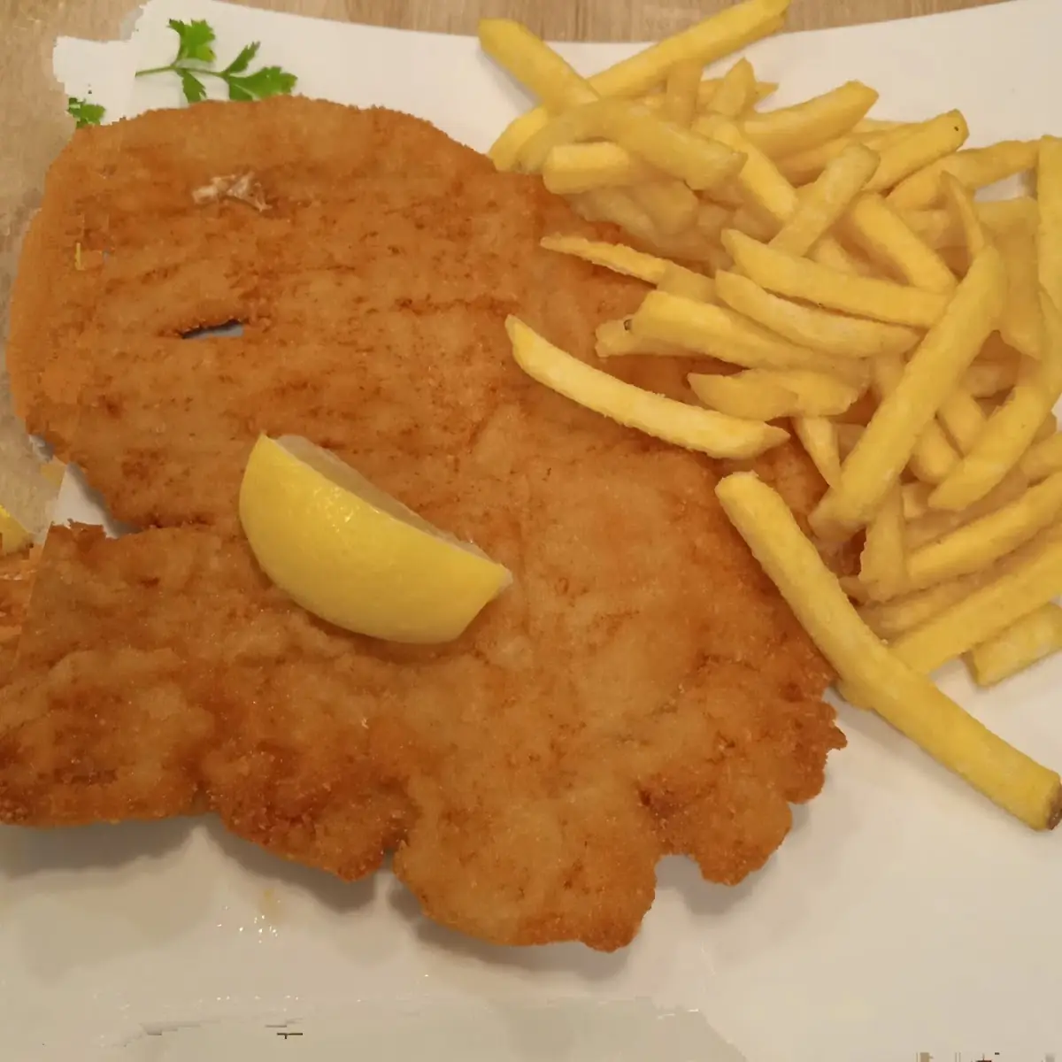 Wienerschnitzel Vom Schwein Mit Pommes