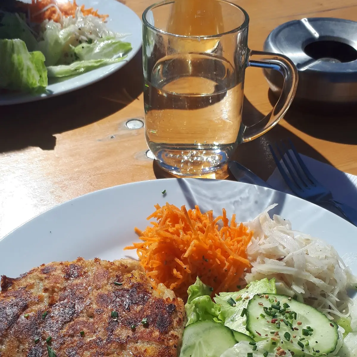 Kaspressknödl Mit Gem Salat