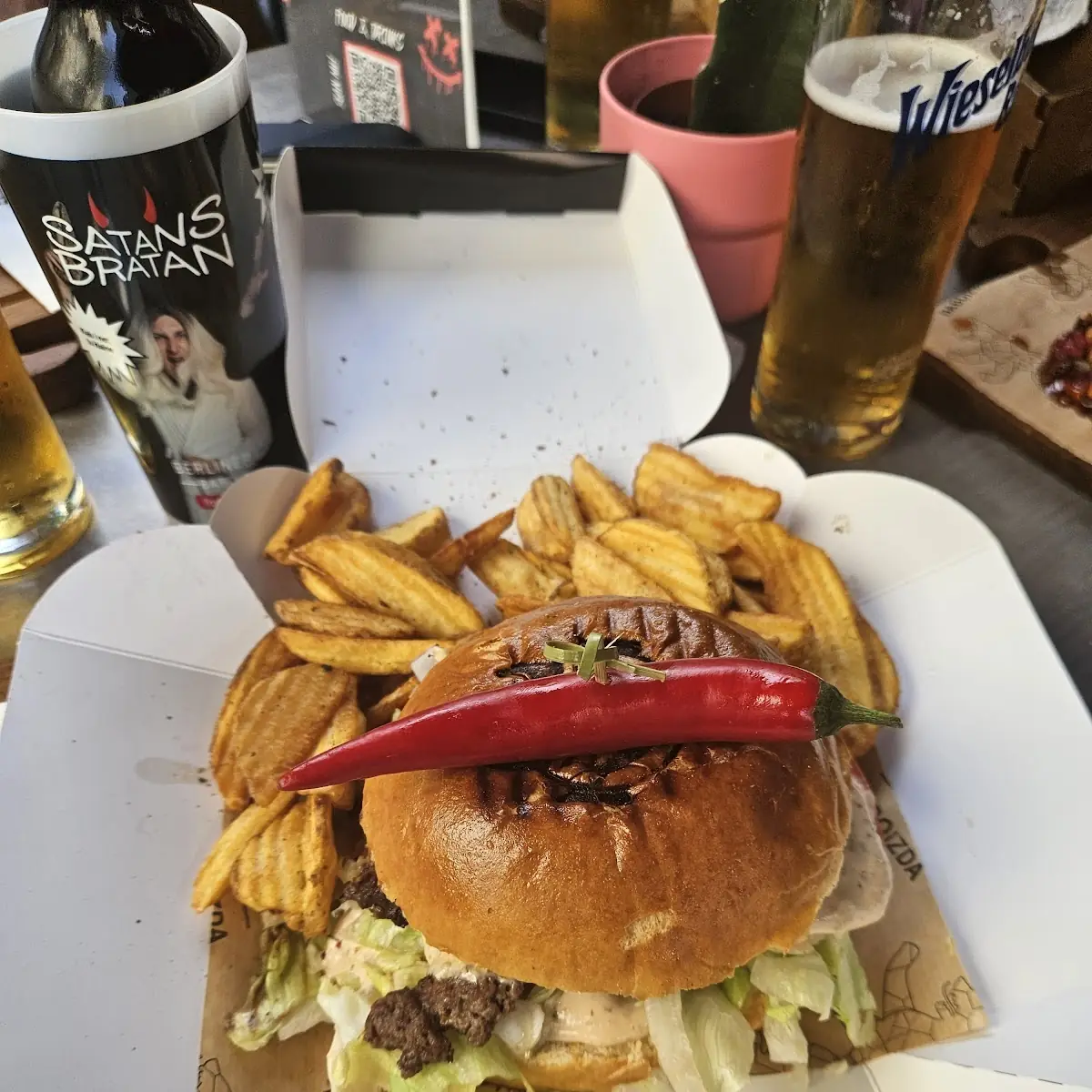 Satansbratan Burger Menü