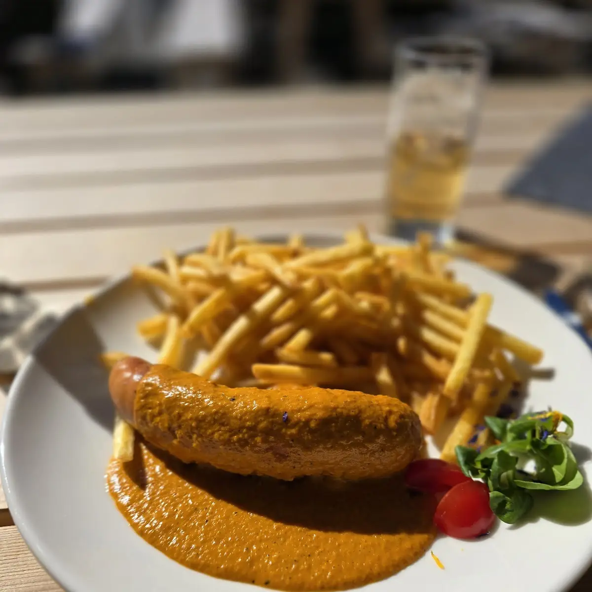 Currywurst Mit Pommes Und