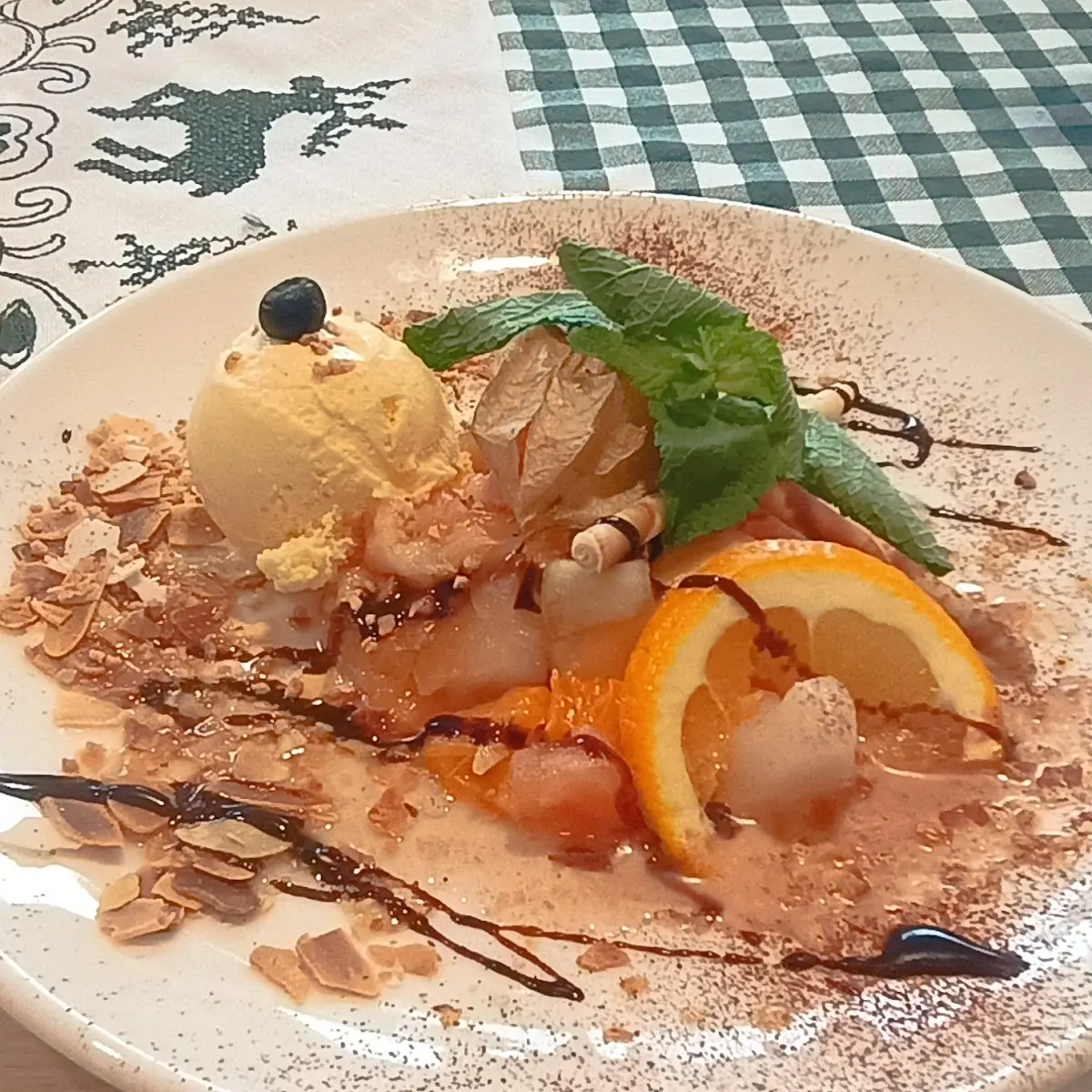 Eis Mit Früchten Und N Mandeln