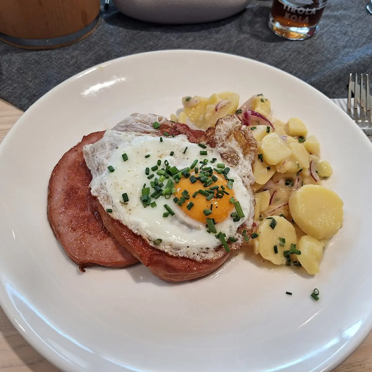 Fleischkäse Mit Spiegelei Und Kartoffelsalat