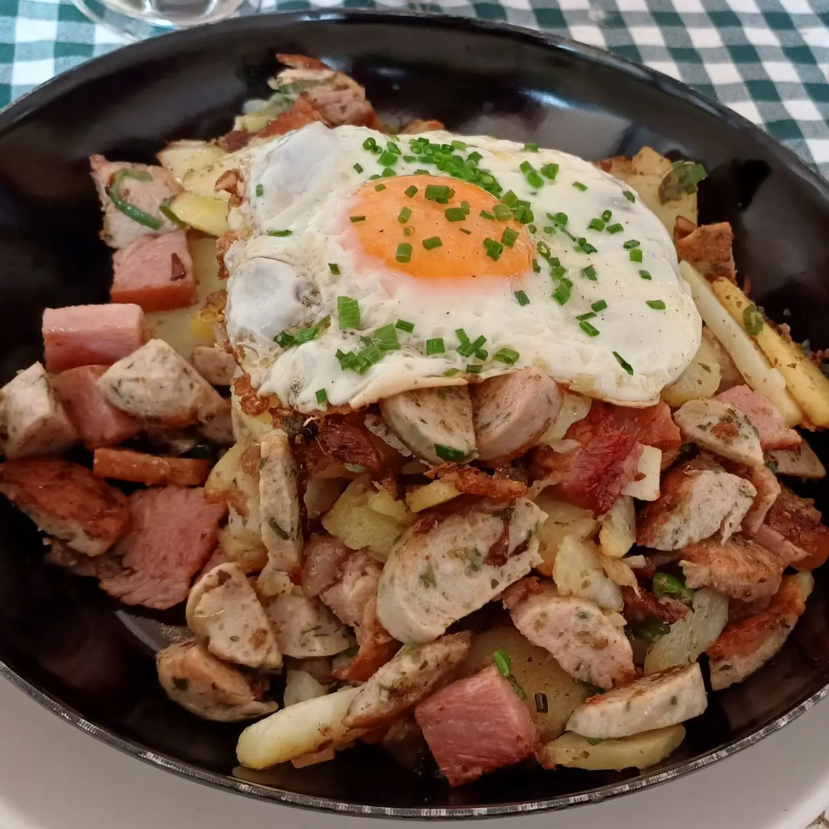 Gemüsegröstl Mit Blattsalat