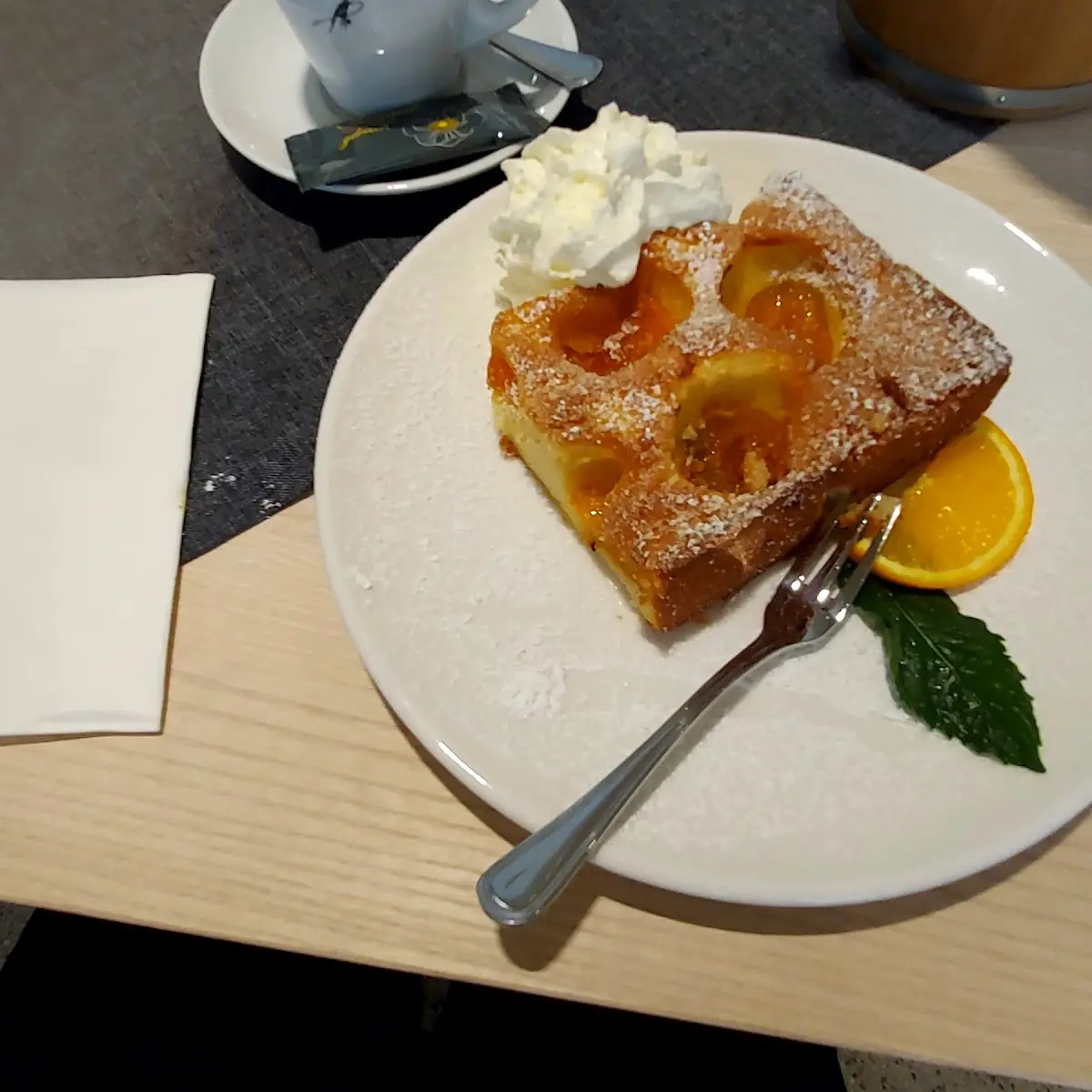 Marillenkuchen Mit Sahne