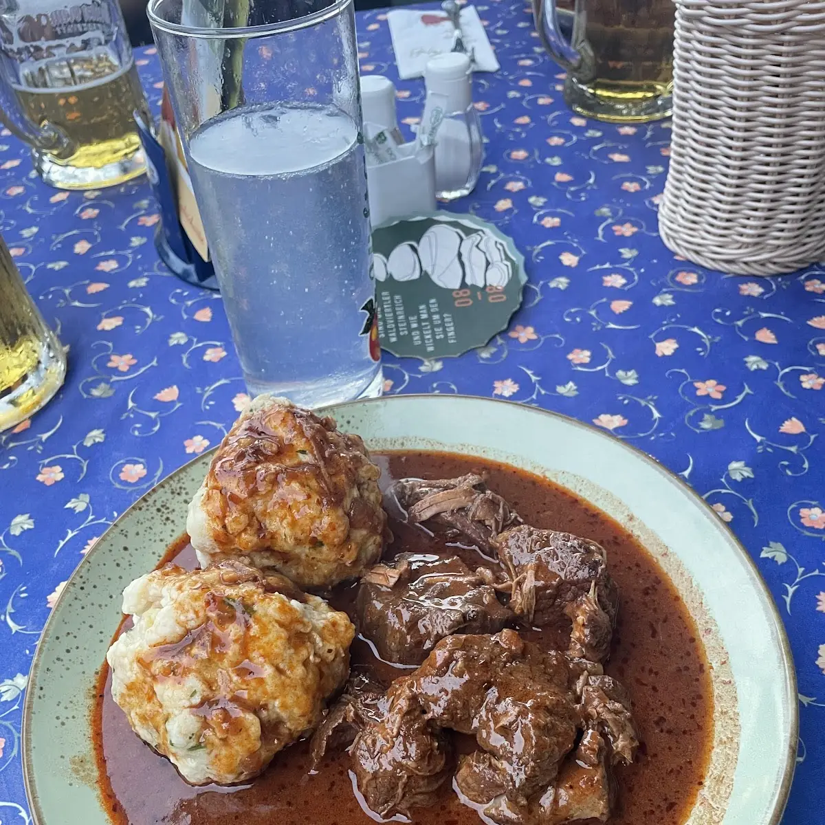 Großes Gluasch Mit 2 Extra Knödeln