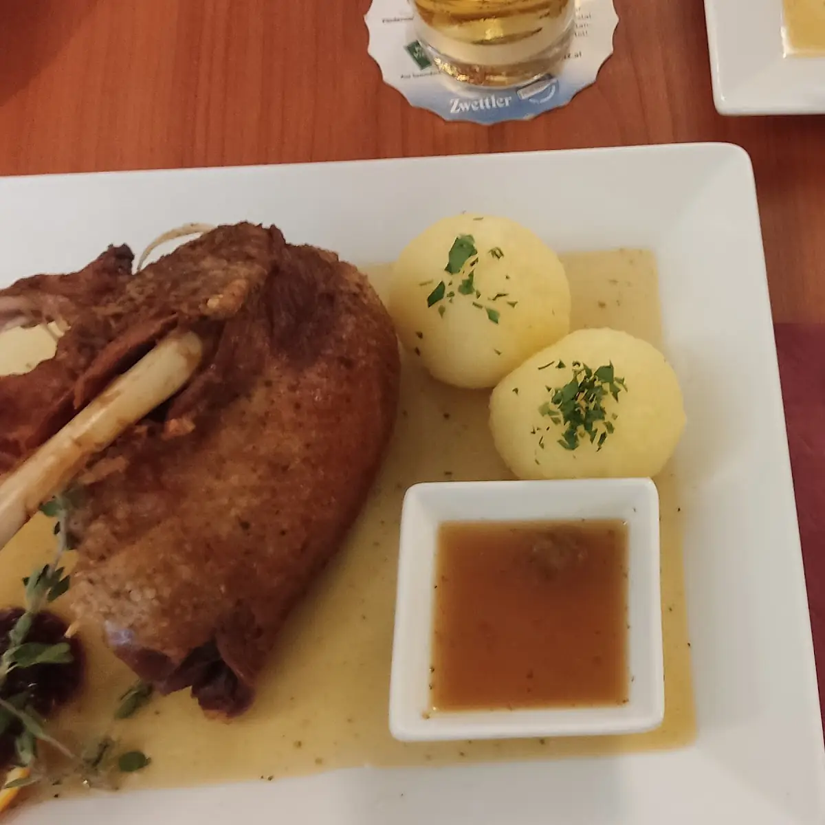 Martinigansl Mit Saft Preiselbeeren Und Apfel-maroni-kraut