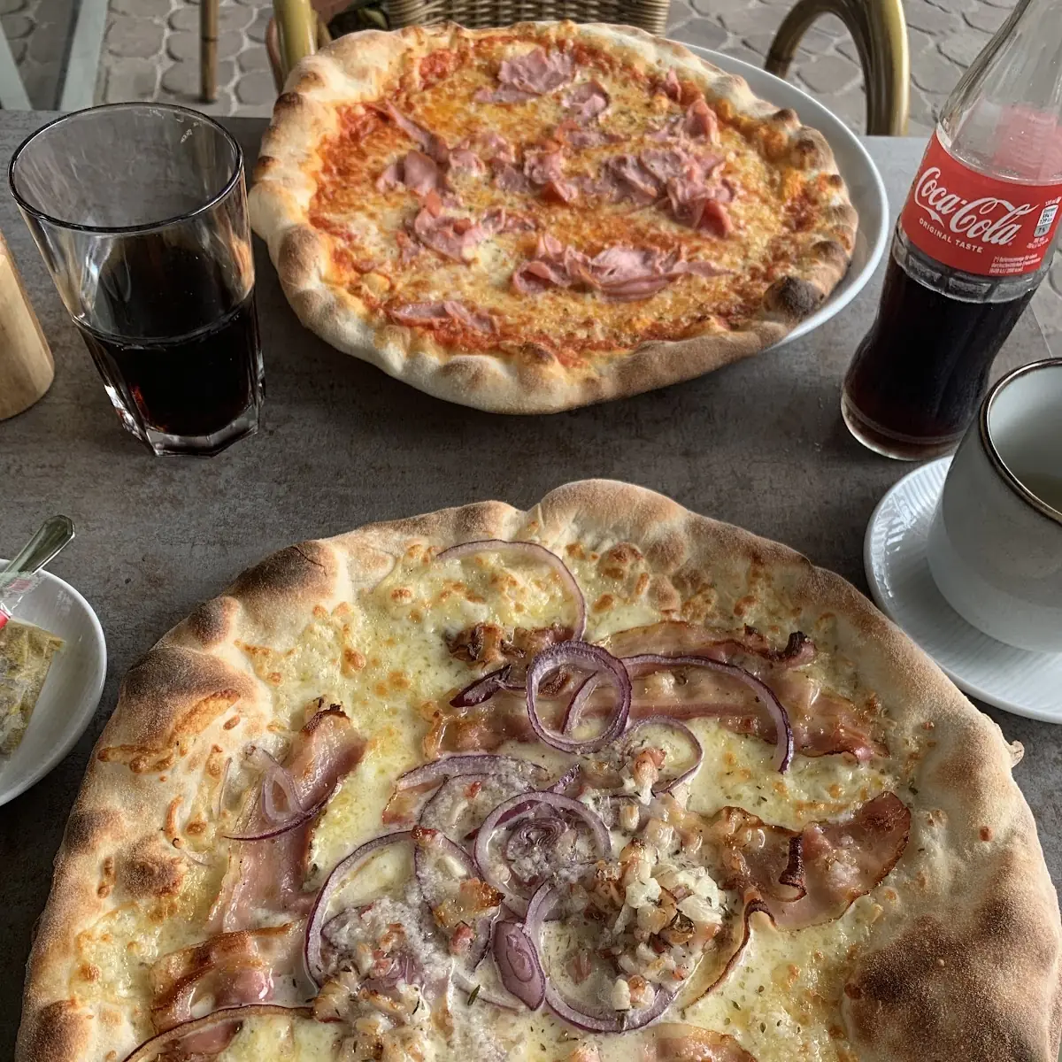 Pizza Carbonara Und Pizza Cardinale