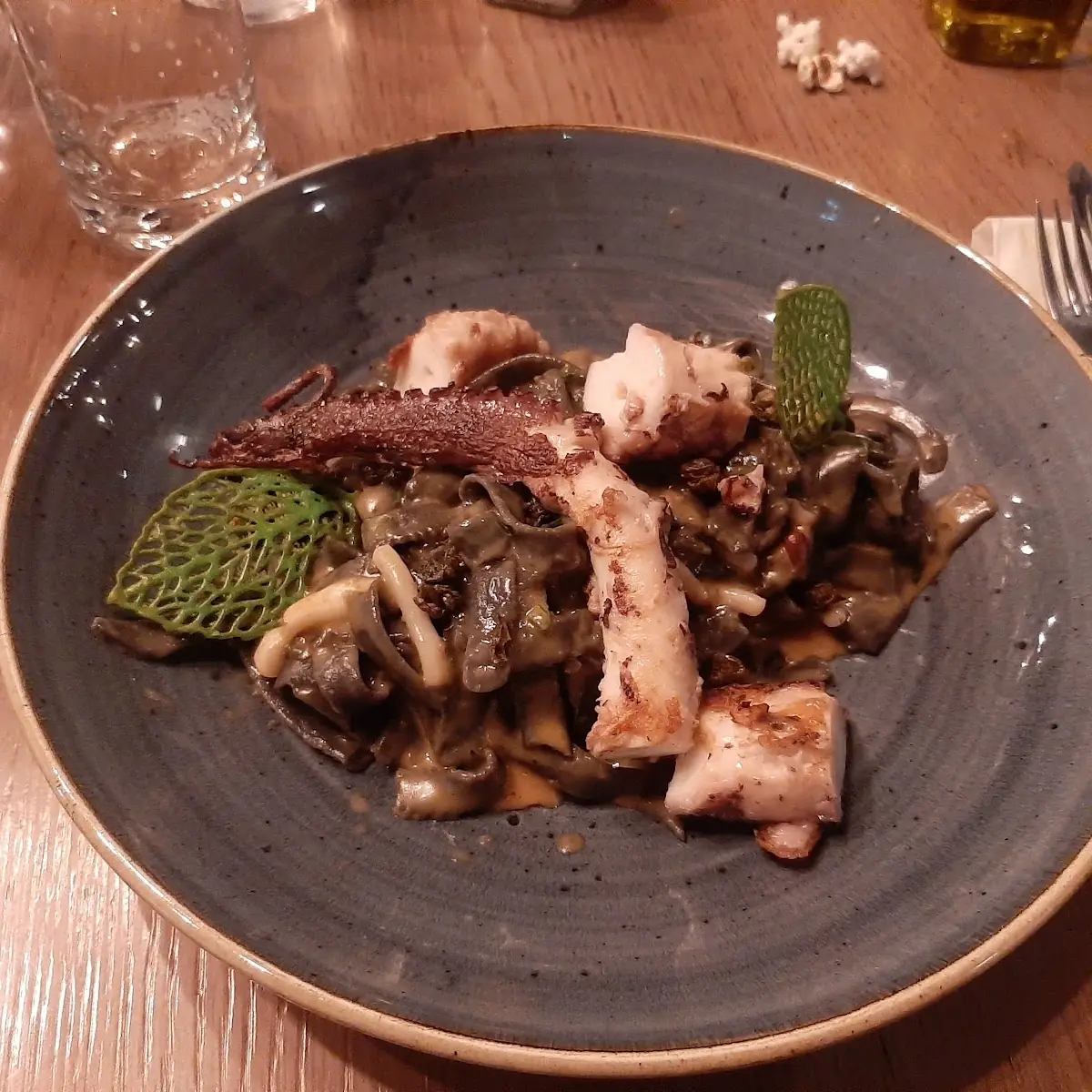 Schwarze Tagliatelle Mit Oktopus