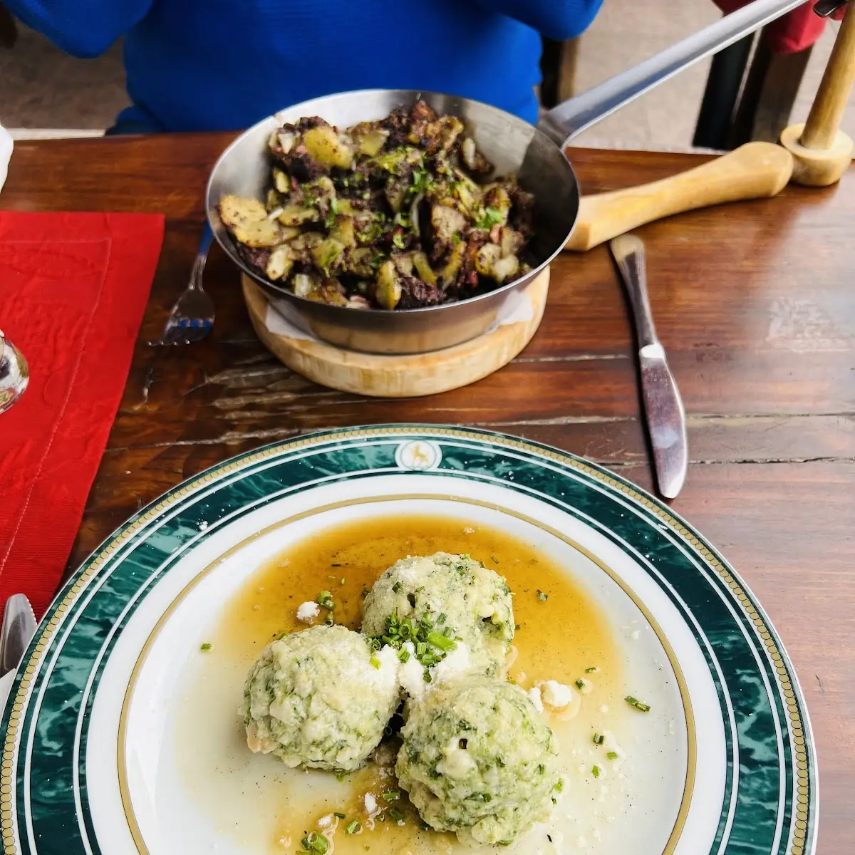Spinatknödel Mit Grünem Salat