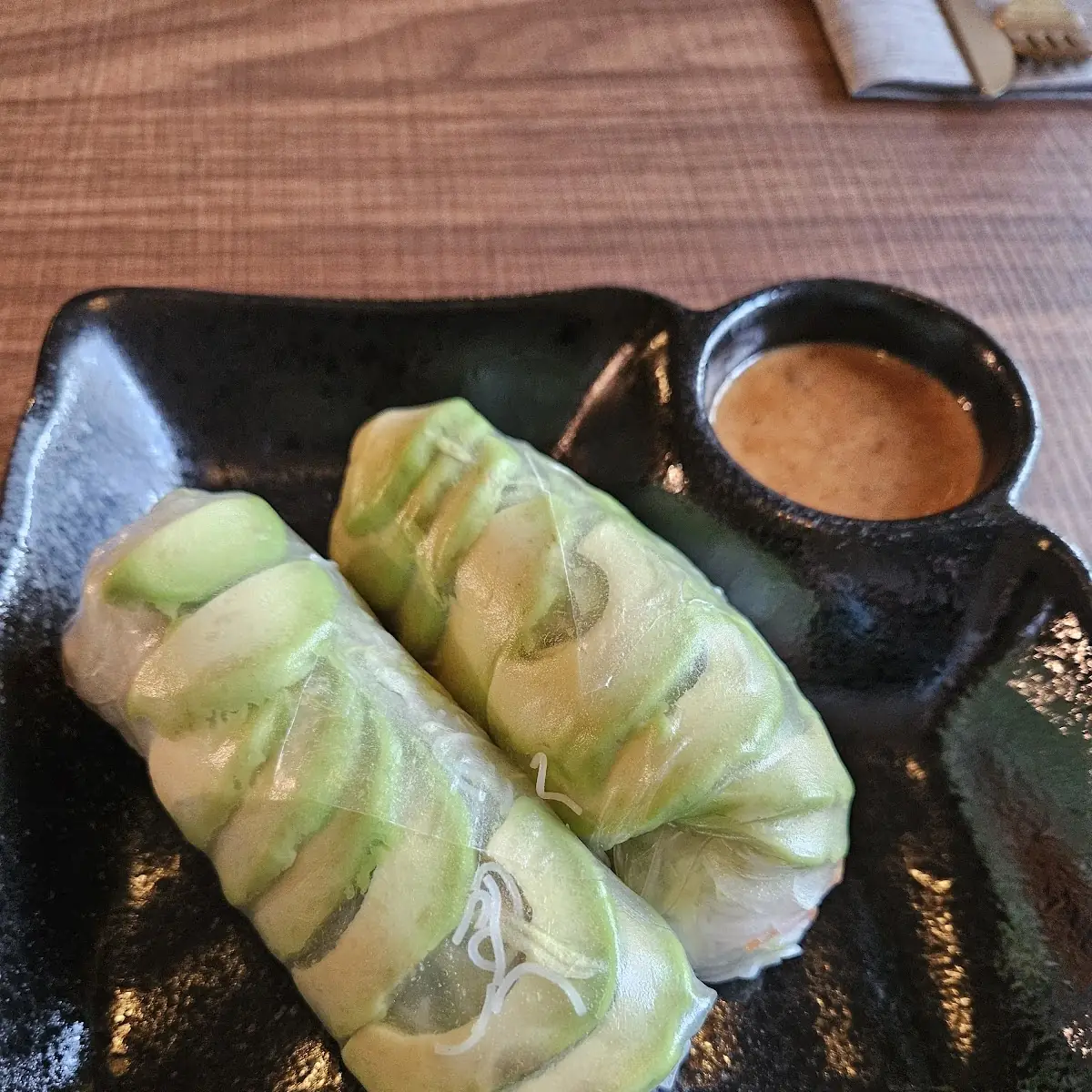 Reispapierrolle Mit Glasnudeln Und Avocado