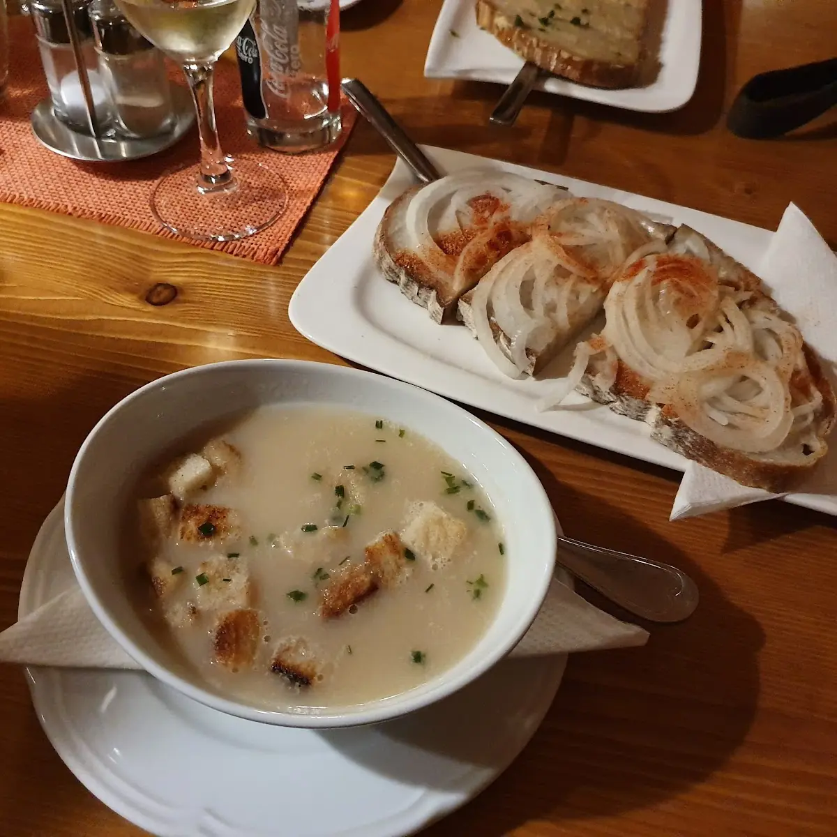 Knoblauchsuppe Zwiebelbrot