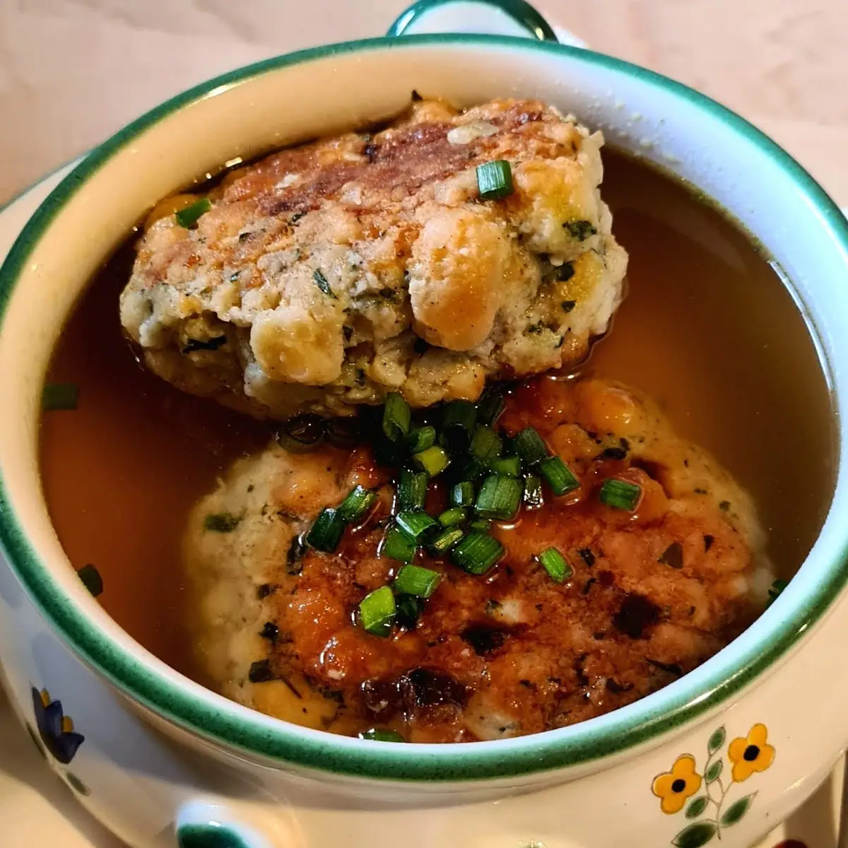 Kaspressknödel-suppe