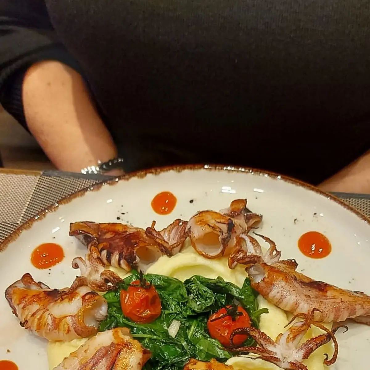 Calamari Gegrillt Mit Püree Und Babyspinat