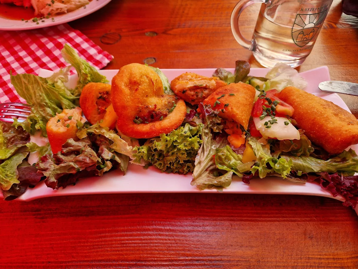 Gebackene Pilztaschen Auf Blattsalat