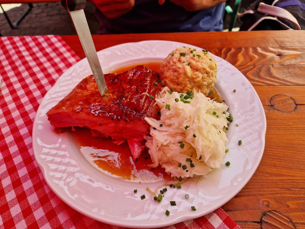 Surripperl Mit Kraut Und Knödel