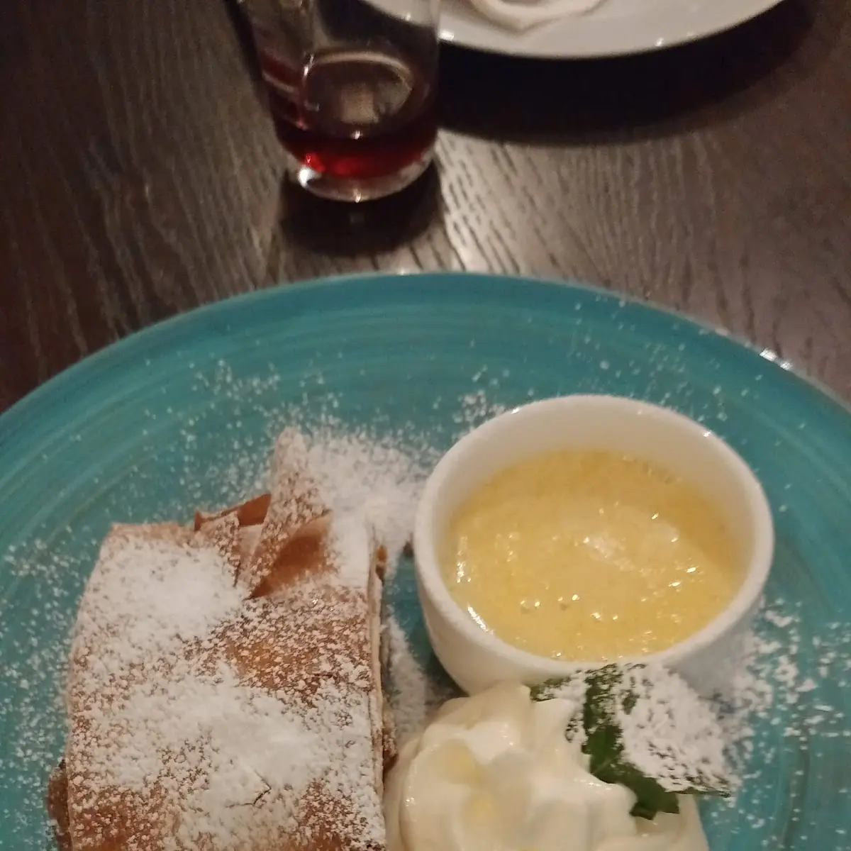 Apfelstrudel Mit Vanillesauce
