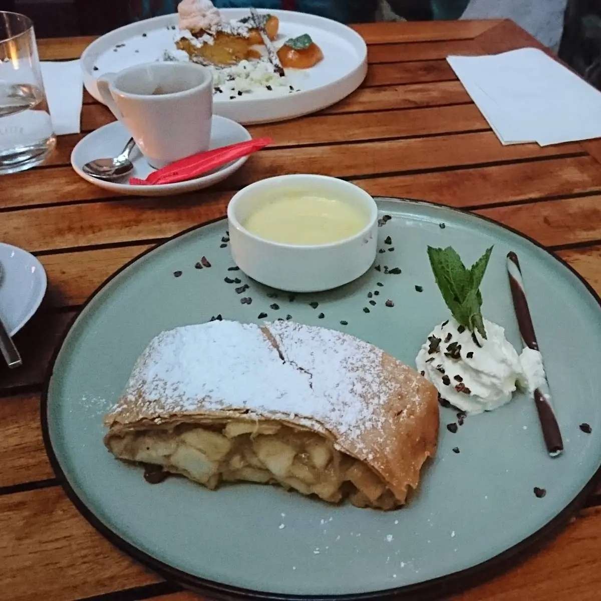 Selbstgemachter Apfelstrudel