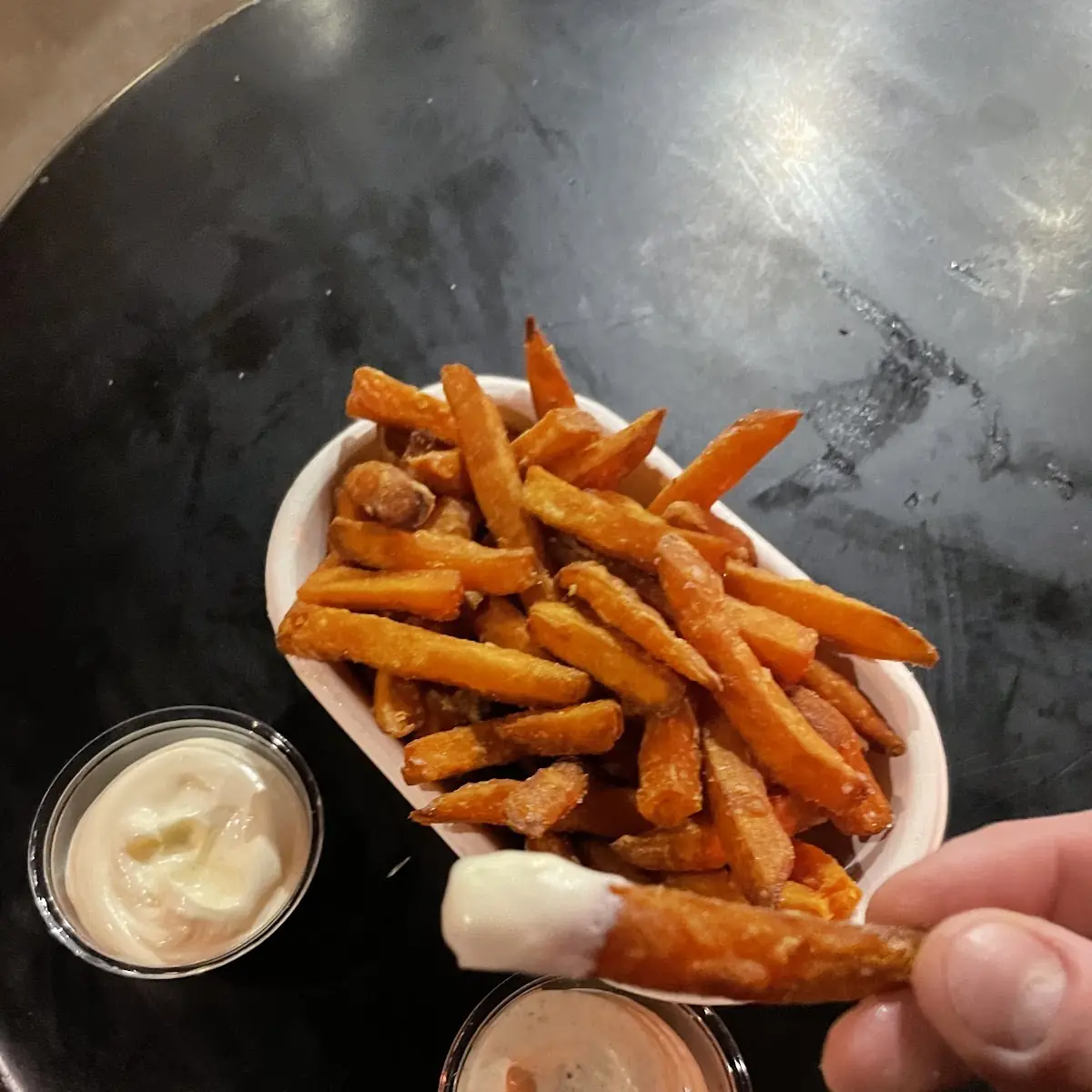 Süßkartoffelpommes Mit Dip