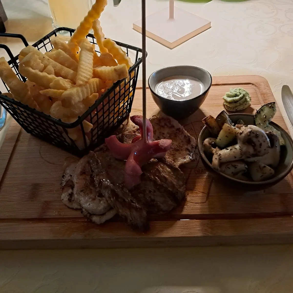 Grillteller Pommes Pilze