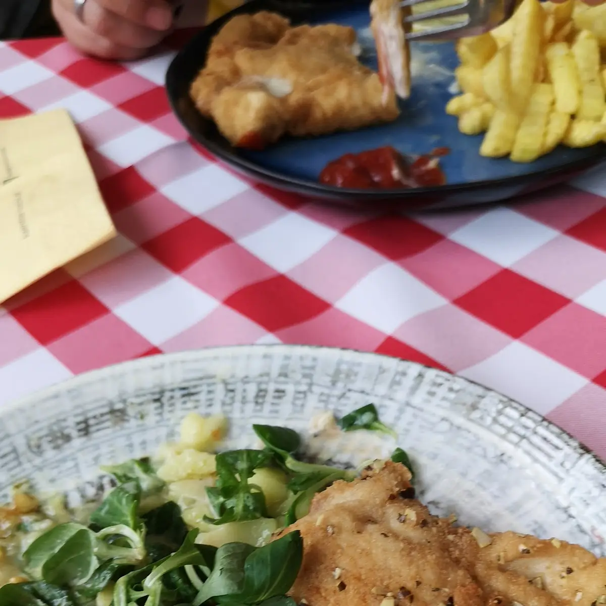 Hühnerfilet Mit Erdäpfelvogerlsalat