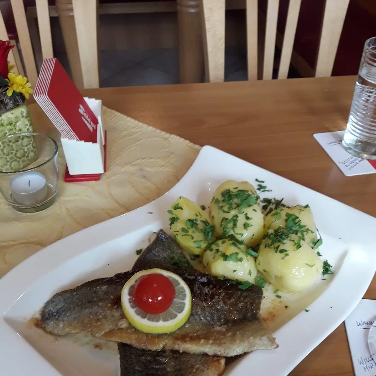 Gebratene Forelle Mit Rosmarinkartoffeln