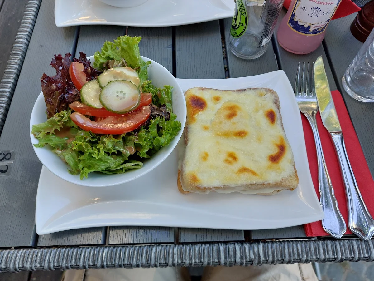 Käsetoast Mit Salat