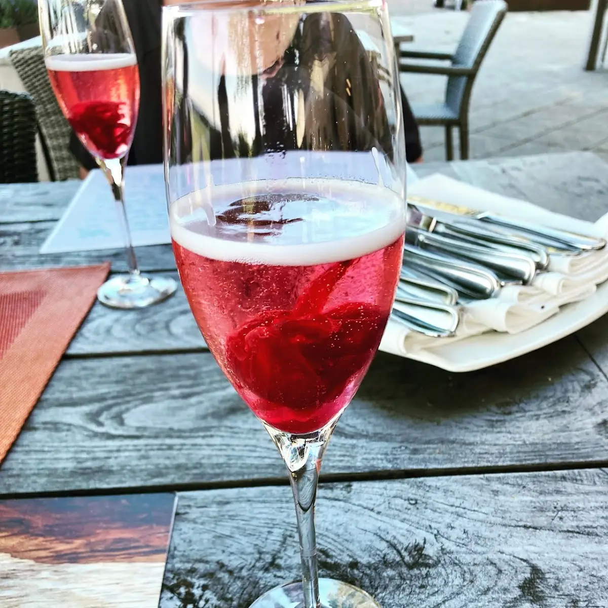 Prosecco Mit Hibiskusblüte