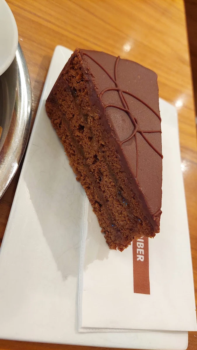 Sachertorte Mit Schlagobers