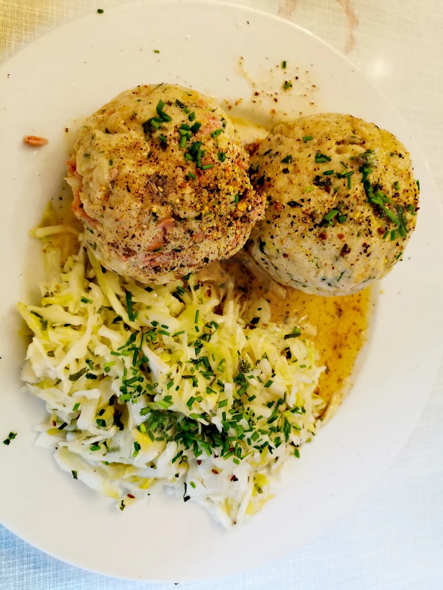 1 Speck Und 1 Käseknödel Mit Krautsalat